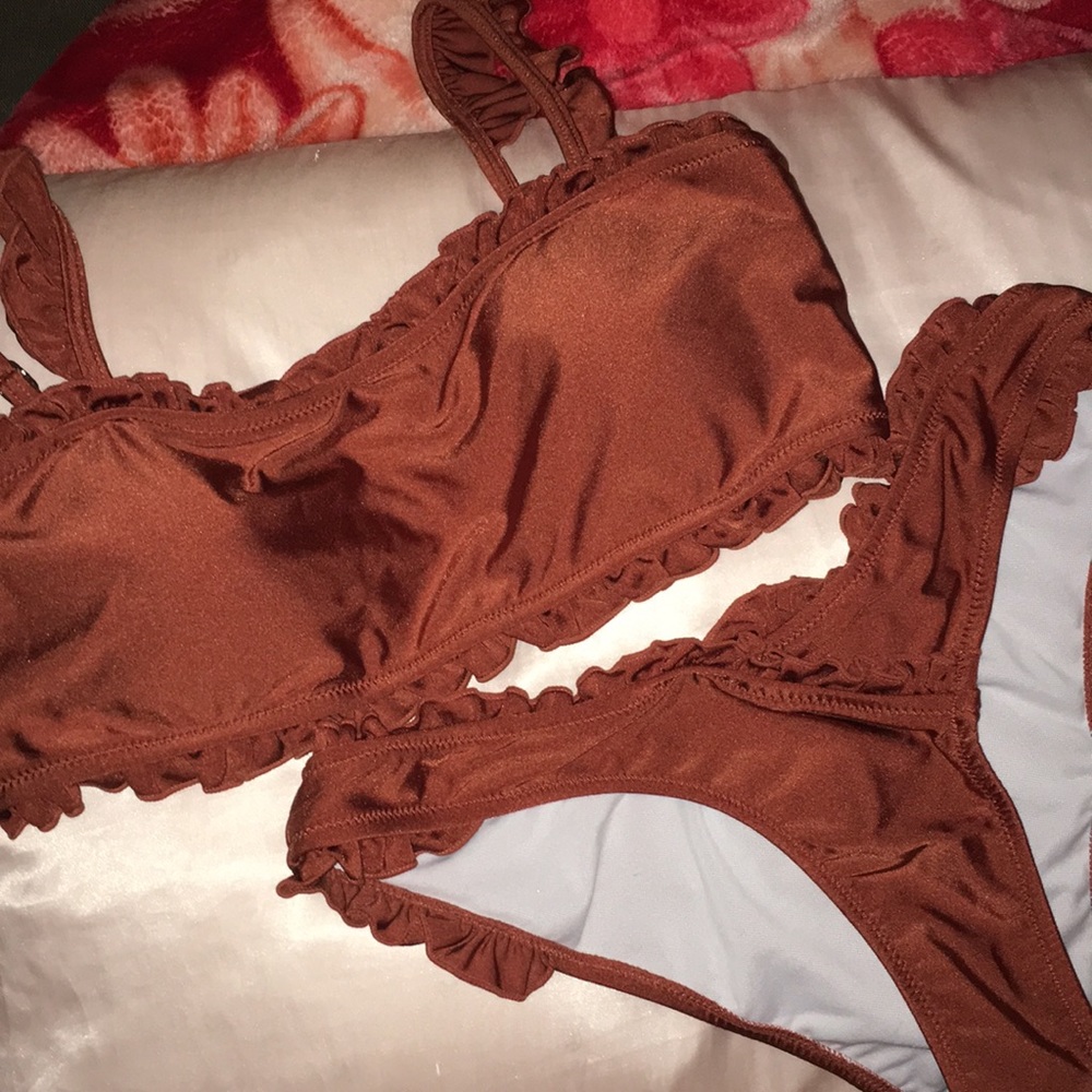 Rust orange frill-trim bathing suit 🍊